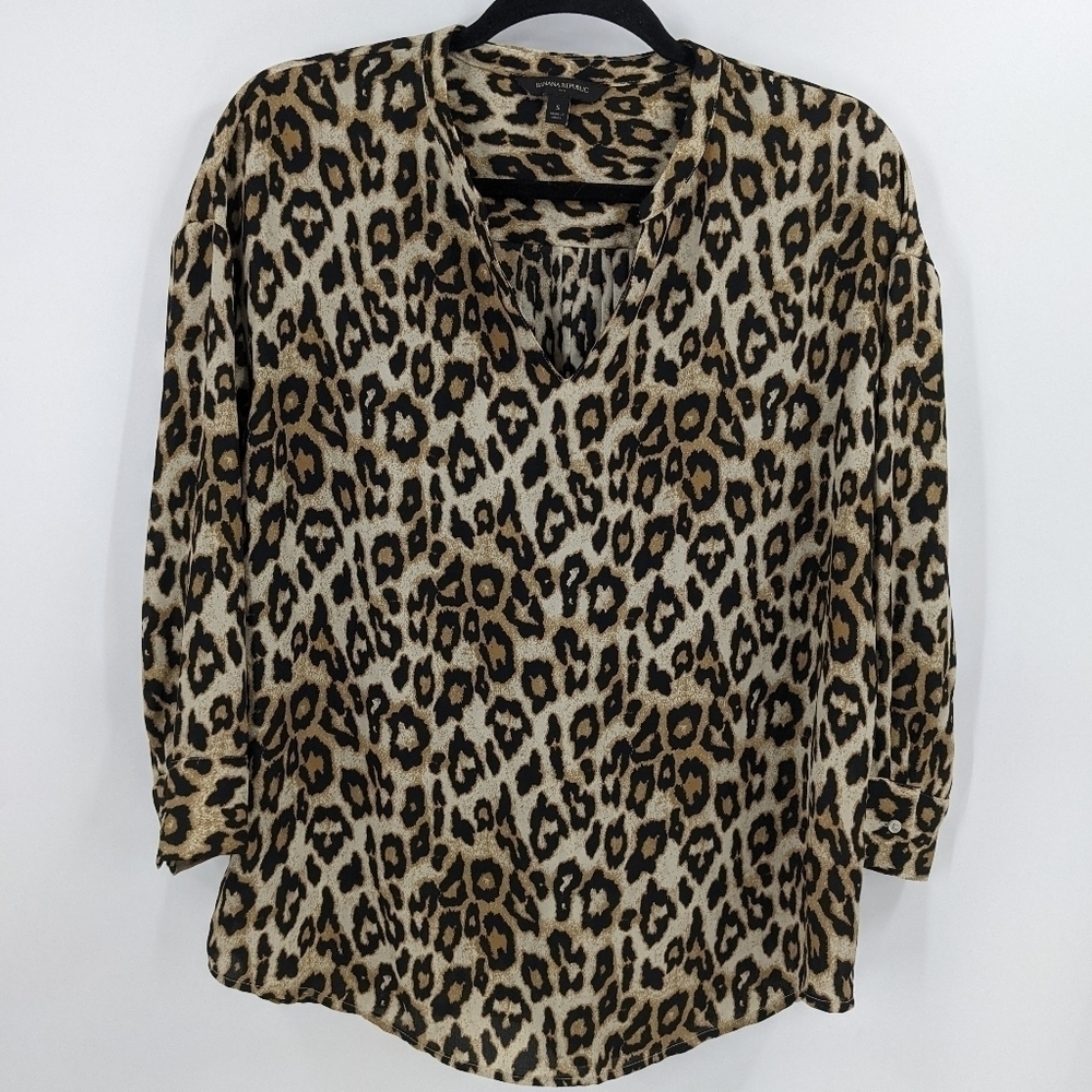 BANANA REPUBLIC FACTORY Leopard Split Neck 3/4 Top